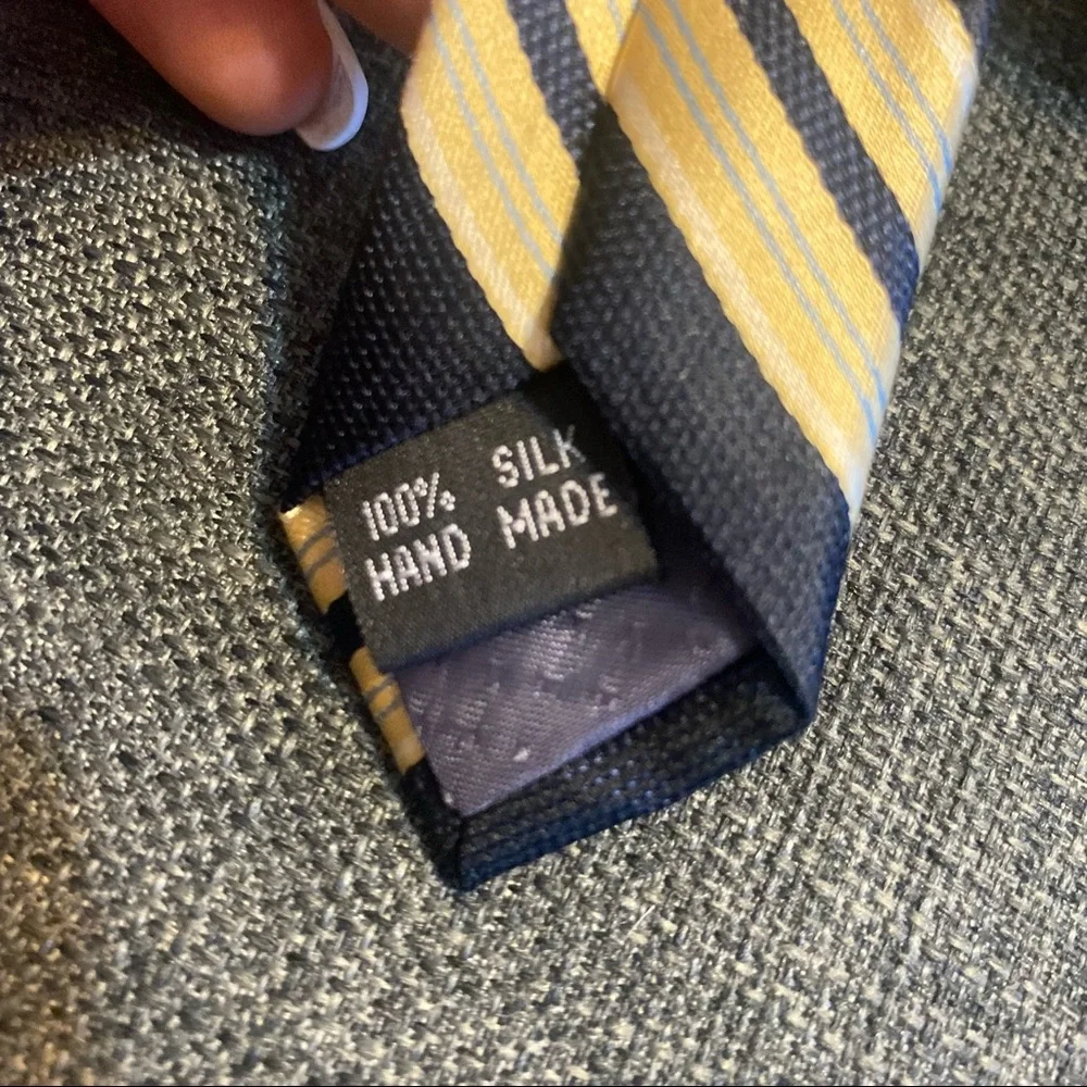 Bruno Piattelli 100% Silk Navy and Yellow Striped Tie - Picture 4 of 4